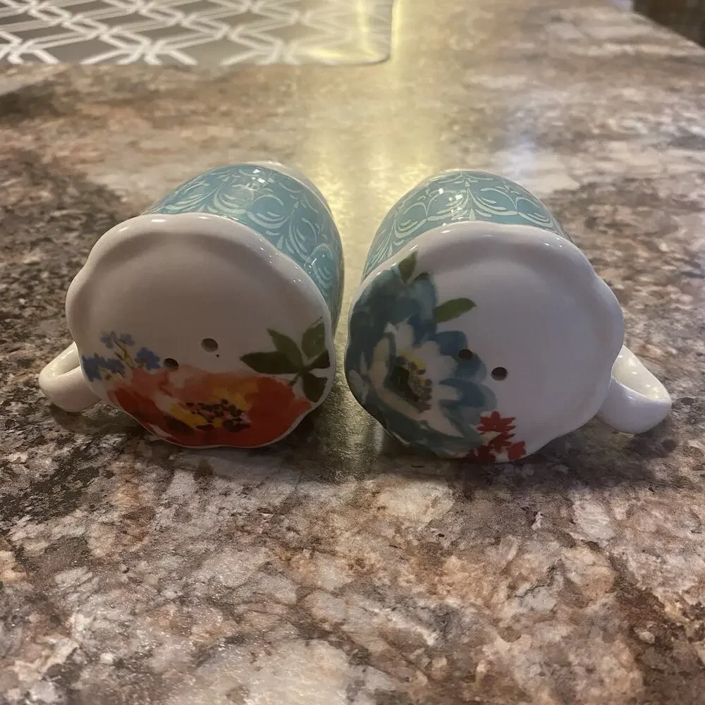 The Pioneer‎ Woman Melody Floral Blue Ceramic Teacup Salt And Pepper Shaker Set